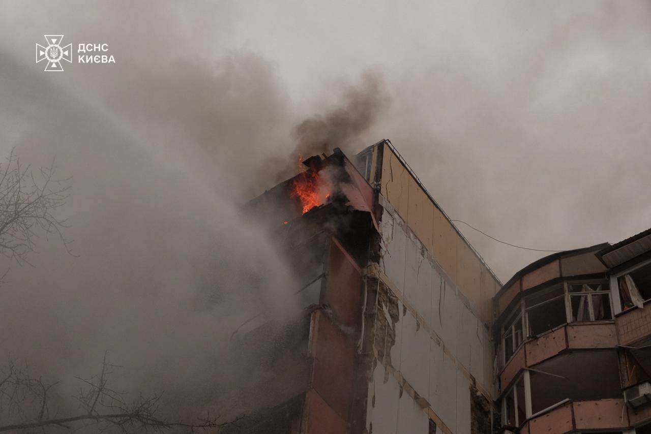 Lovituri asupra capitalei Ucrainei: salvatorii caută persoane sub ruine, bilanțul victimelor crește