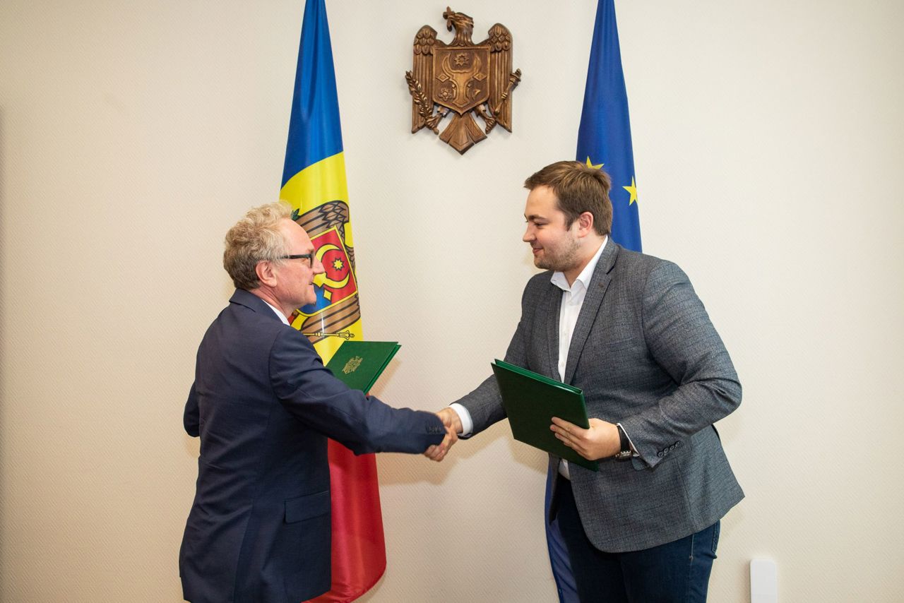 A fost semnat memorandumul privind lansarea Programului „Valorificarea potențialului migrației în Republica Moldova”: Ce prevede documentul