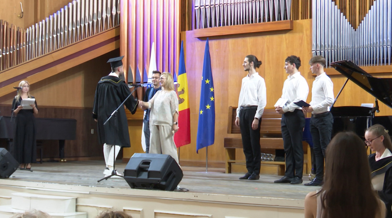 Final de studii, început de carieră. Sărbătoare la Academia de Arte