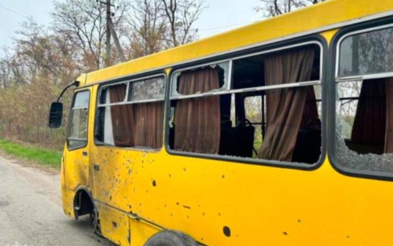 В Херсоне дрон атаковал маршрутку: три человека погибли