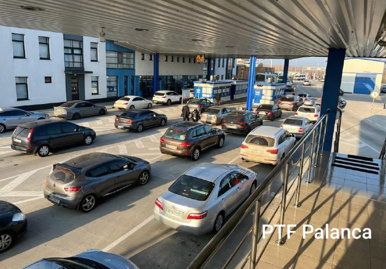 Moldova border: avoid the crowds in Palanca