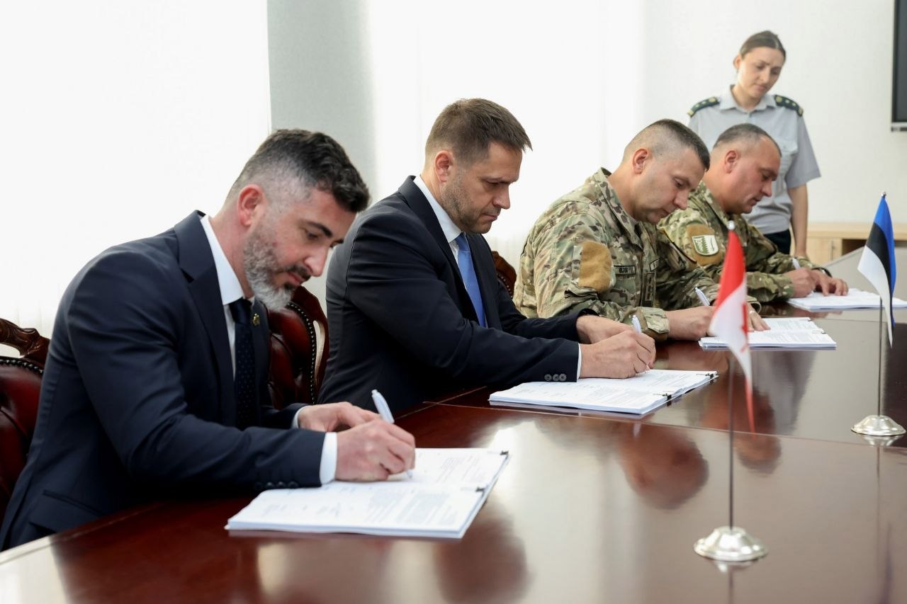 Estonia agreement to acquire over 100 military vehicles for Moldova
