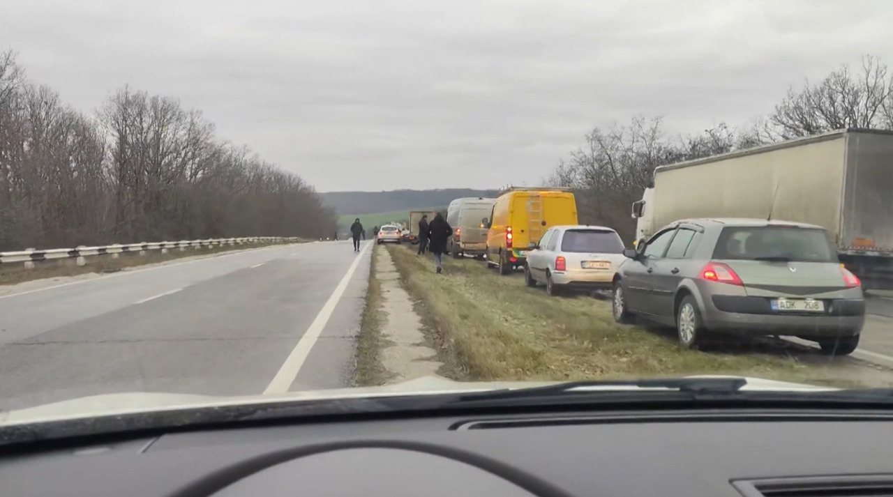 Dimineață periculoasă pe drumurile din Republica Moldova: polei, accidente și intervenții întârziate