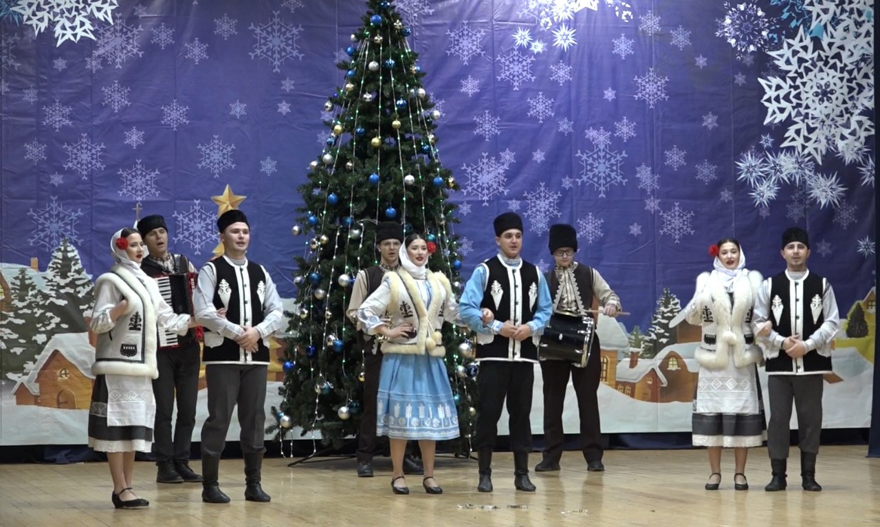 Festivalul „Obiceiuri de Crăciun” la Comrat: obiceiuri care nu se uită, colinde și costume populare