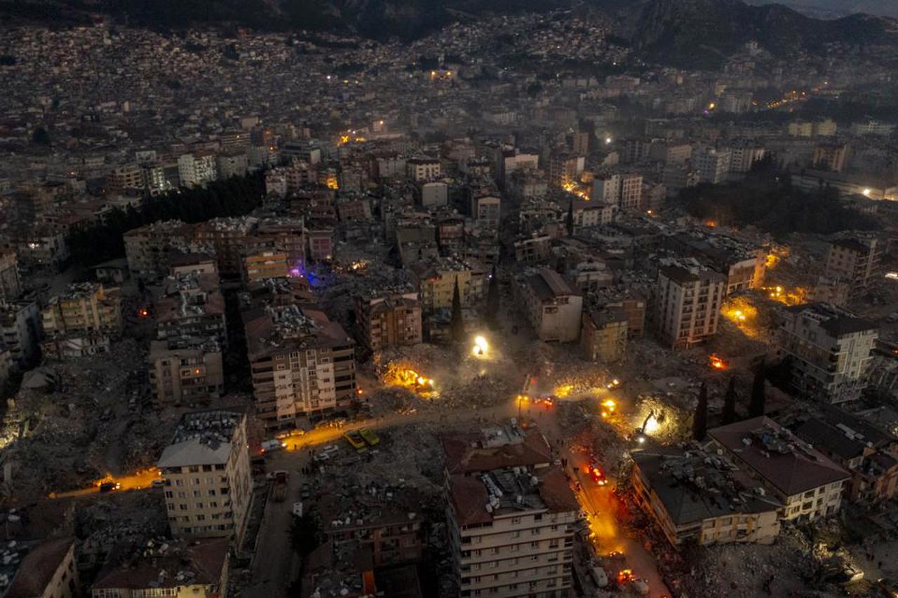 Turcia: Peste 50.000 de clădiri au fost distruse sau grav avariate în urma cutremurelor