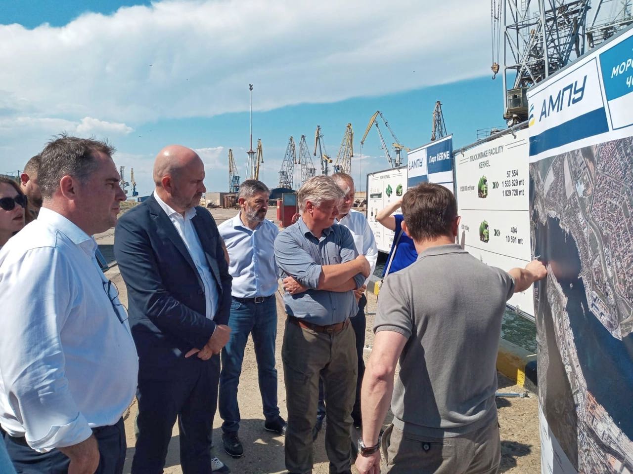 The Minister of Agriculture visits Ukraine. Together with officials from the Baltic countries they inspected Ukrainian ports