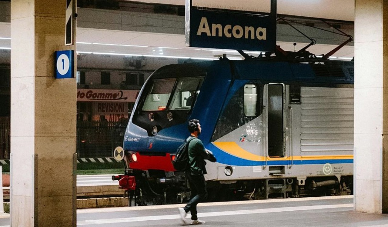 24-hour strike Italy: Trains, ferries hit Nov 28