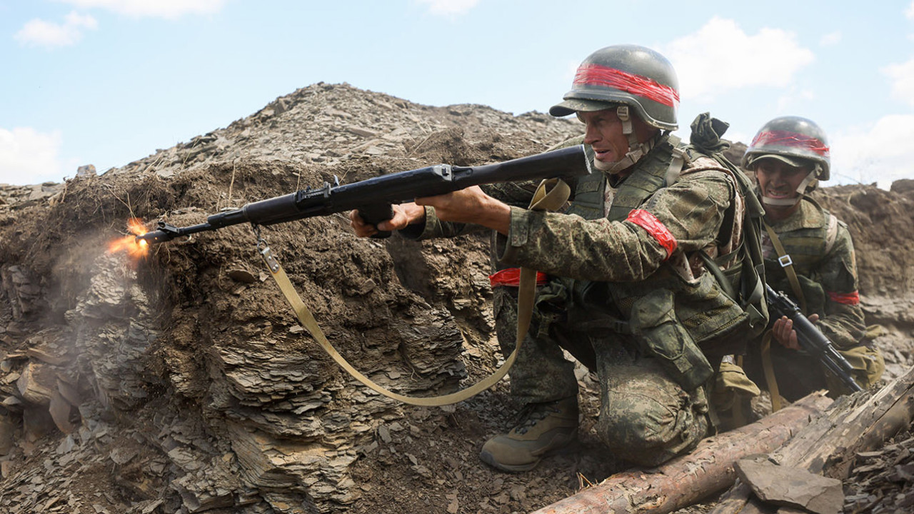 Practici șocante în armata rusă: soldații de pe linia frontului își împușcă camarazi răniți