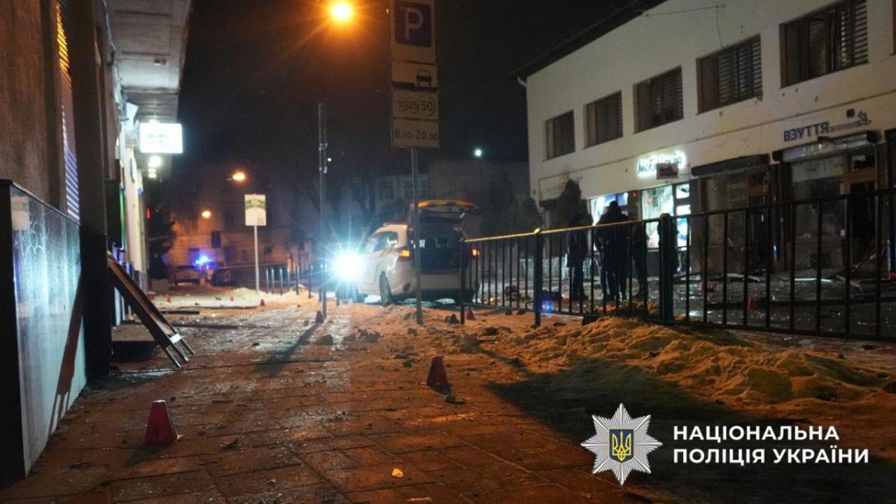 O polițistă, ucisă într-o explozie la Liov, alți 24 de civili - răniți. Atacuri cu rachete au răsunat și la Kiev 
