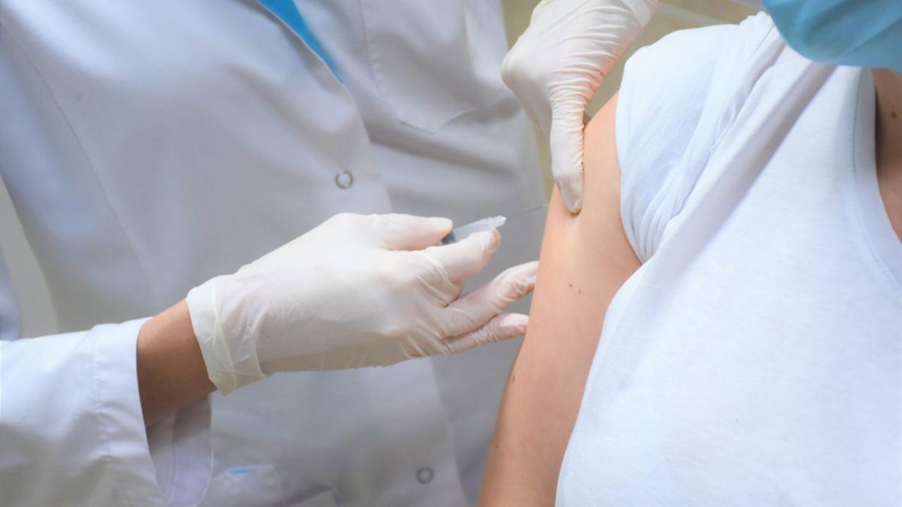 Annual flu vaccination is required, Minister of Health