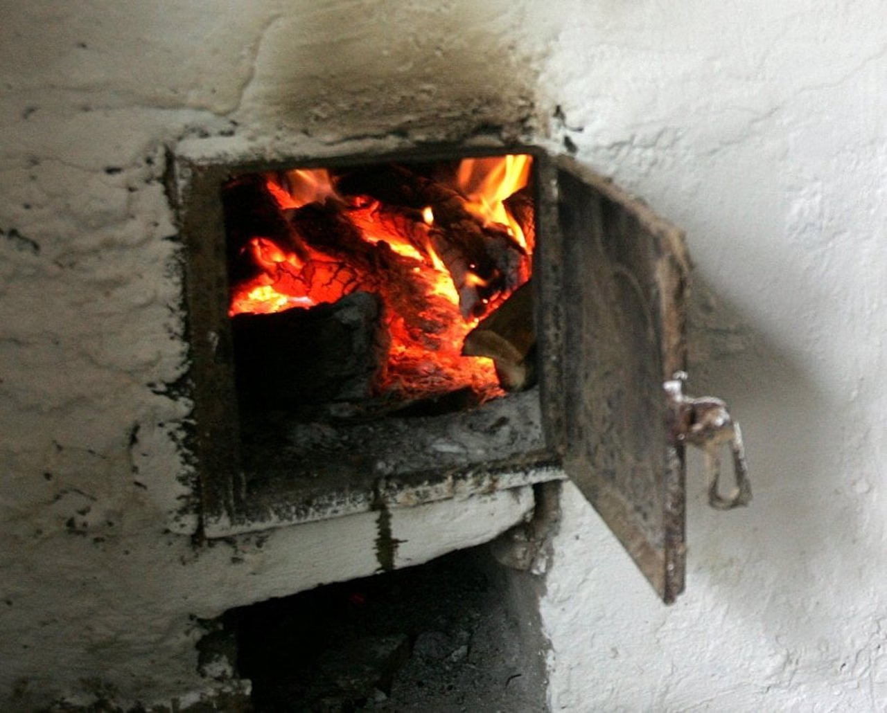 O tânără de 17 ani s-a  intoxicat cu monoxid de carbon 