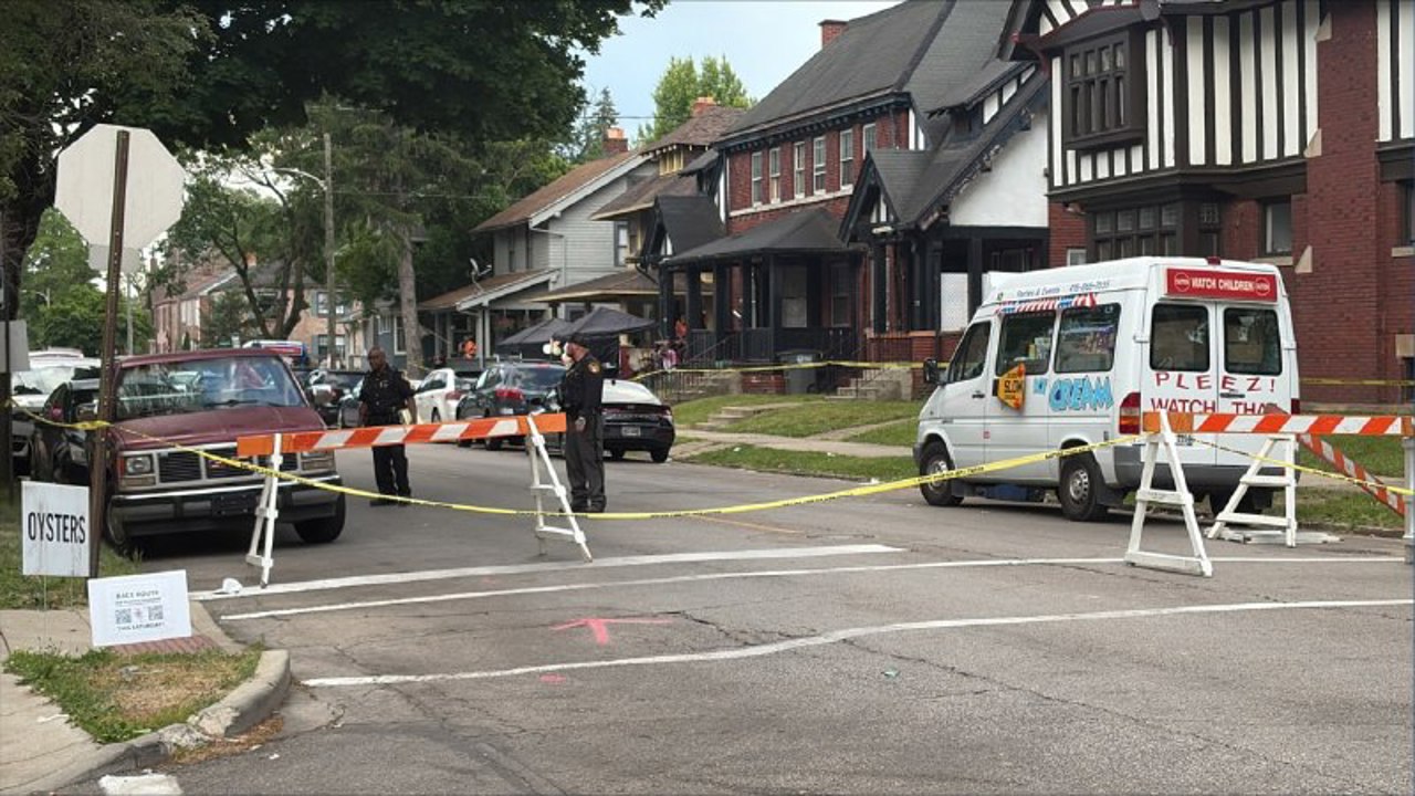 Police hunt suspects after 12 shot near Ohio festival