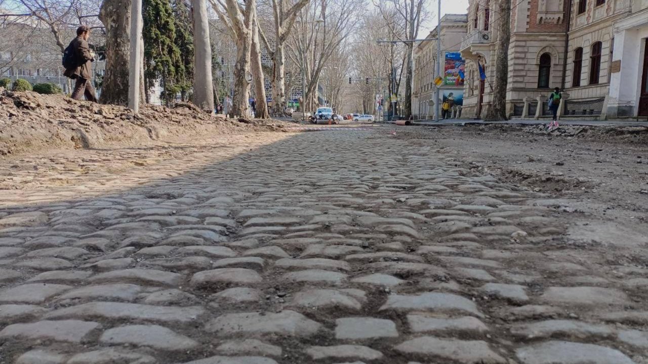 Proiectul de reabilitare a caldarâmului din strada 31 august 1989 bate pasul pe loc. Ping-pong între Ministerul Culturii și primăria capitalei 