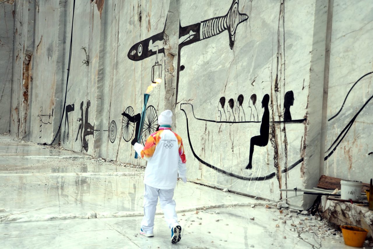 Torța olimpică a fost adusă în cariera de marmură din Carrara