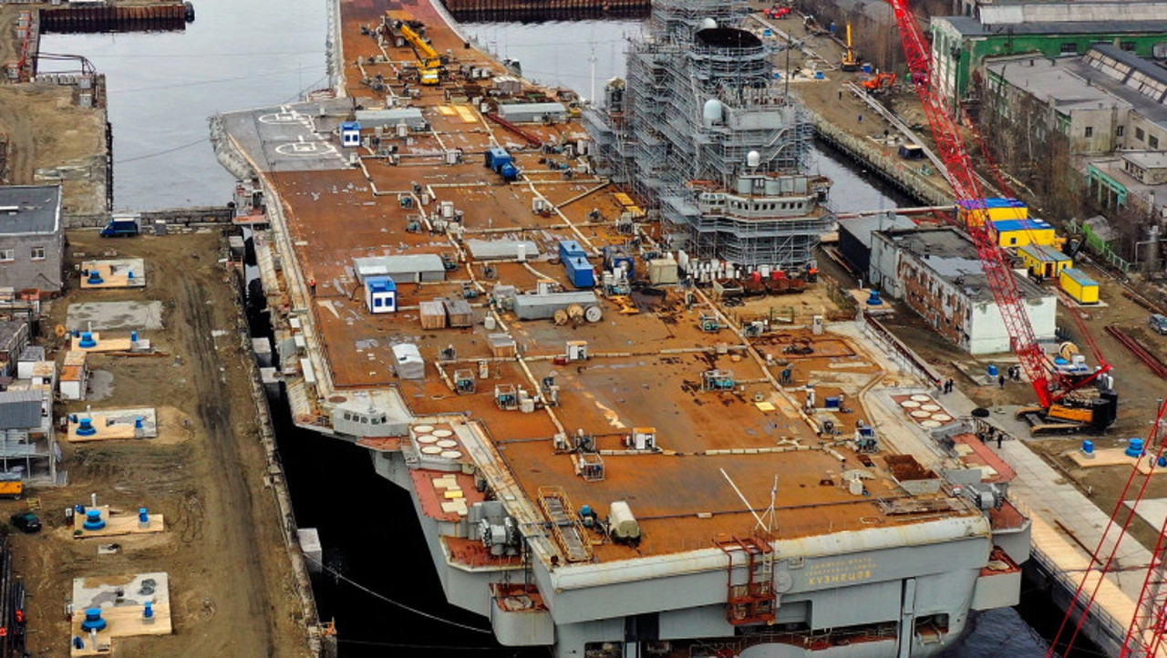 digi24.ro/ Singurul portavion al Rusiei, Amiral Kuznețov, a suferit mai multe accidente în timpul reparațiilor efectuate în șantierul naval Murmansk