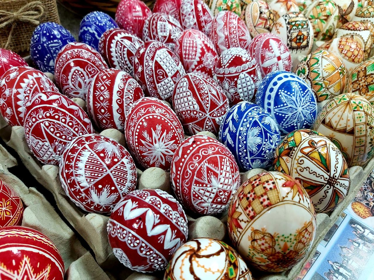 FOTO Ouă încondeiate de peste un secol - colecție unică la un muzeu din județul Suceava