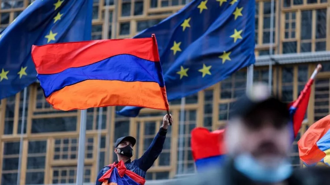 Pro-Western leaders win elections in Kosovo and Armenia