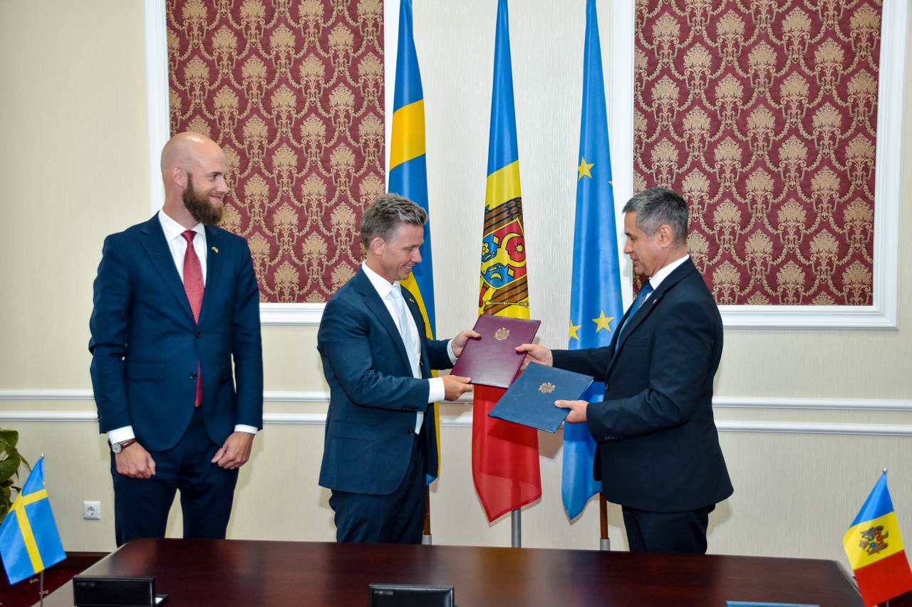 Moldova and Sweden sign key defence cooperation agreement