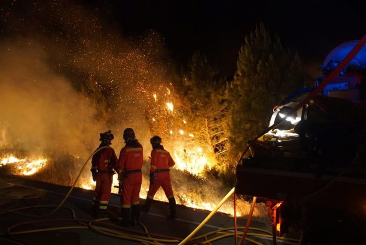 Hundreds evacuated from path of wildfire in Canary Islands