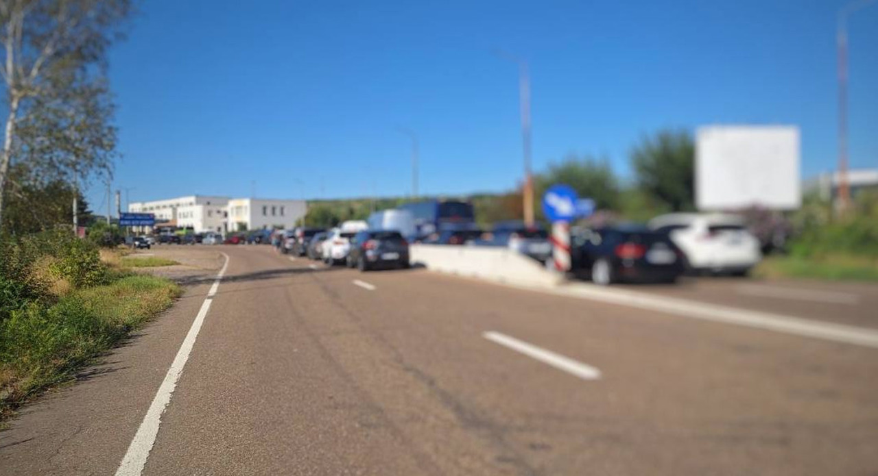 Trafic aglomerat la Leușeni-Albița: Poliția de Frontieră recomandă șoferilor să aleagă puncte alternative