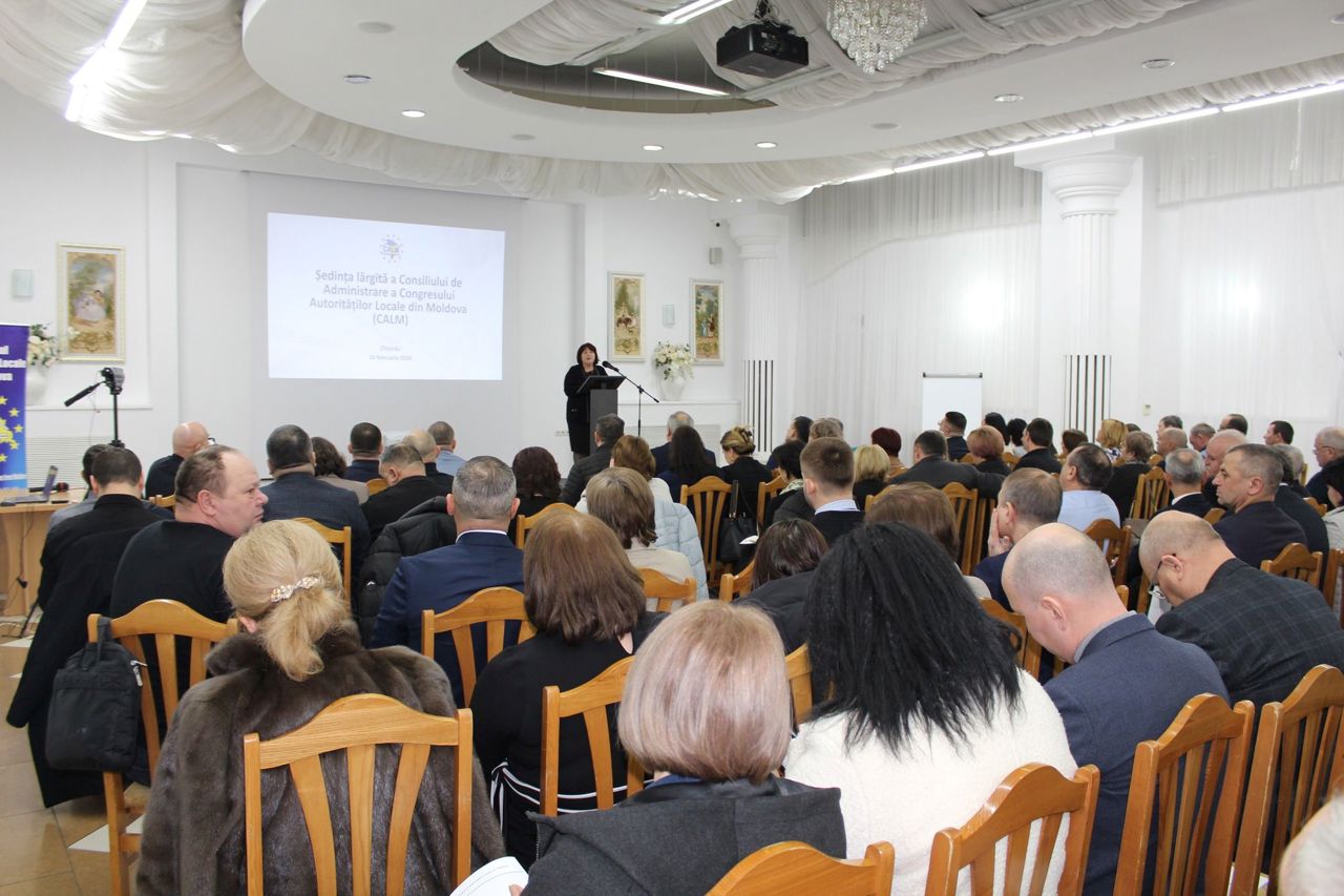 Dispute aprinse pe reforma administrației locale: acuzații de condiționări și apel la referendum