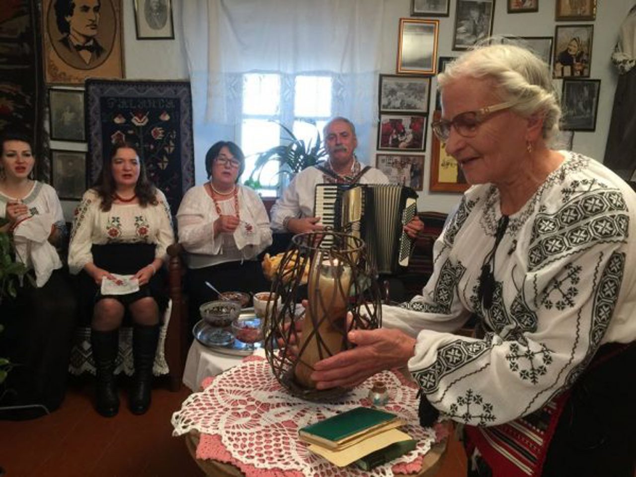 Persoanele de peste 65 de ani cu realizări deosebite sunt invitate să participe la un concurs național