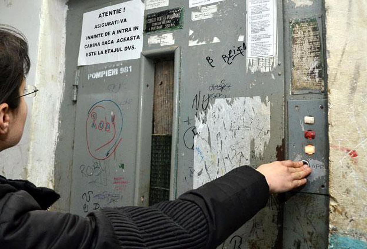 Statul investește 40 de milioane de lei în reparația ascensoarelor: „Contribuția locatarilor va fi minimă” 