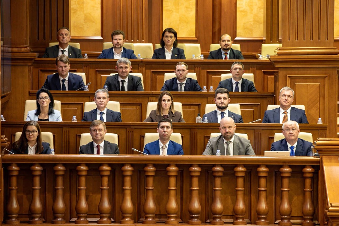 Noul Guvern promite atragerea unor investiții masive. Expert: „Trebuie puse accentele pe producție competitivă și export”