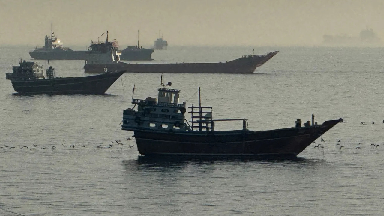 Strâmtoarea Ormuz rămâne închisă. Iranul cere SUA să ridice blocada și embargoul petrolier