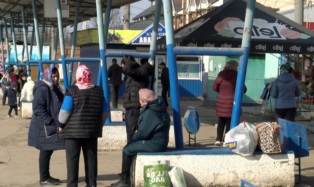 Cursele raionale și interraionale, suspendate în semn de protest. Călătorii, nevoiți să ia taxi sau mașini de ocazie