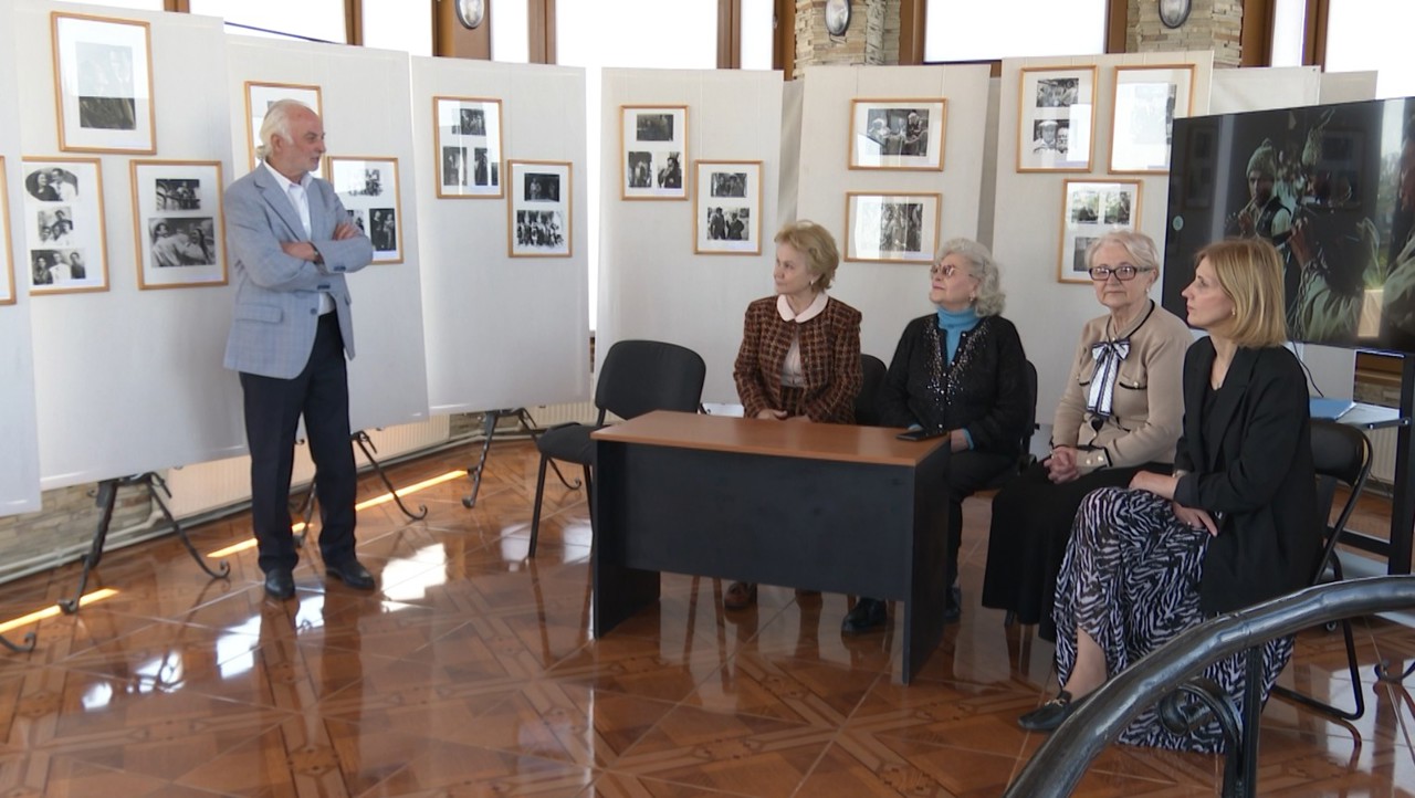 A photo exhibition honoring actor Constantin Constantinov is on display at the History Museum