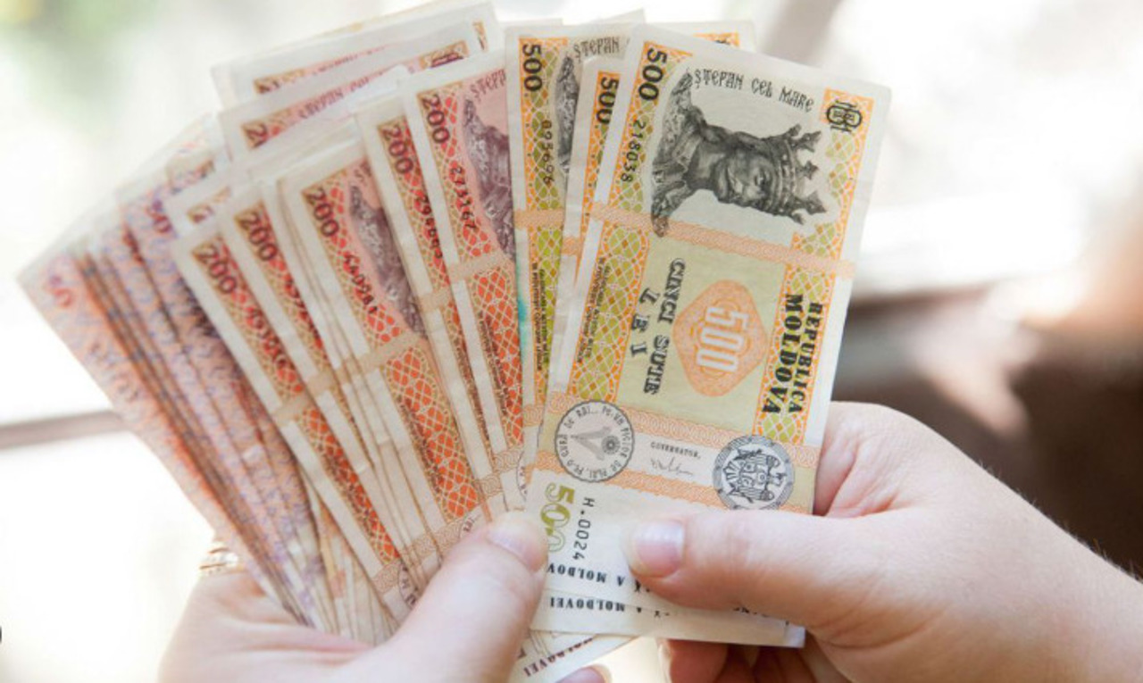 Salariul mediu brut în R. Moldova a ajuns la aproape 17 mii de lei. Cele mai mari câștiguri - în IT și comunicații