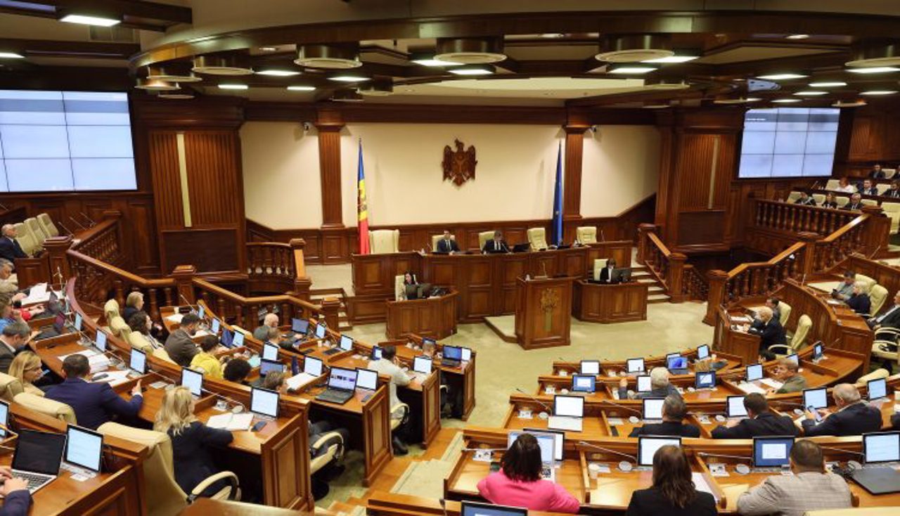 Deputații au votat pentru alinierea legislației privind impozitul pe venit la standardele UE