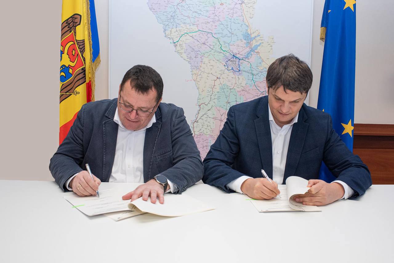 The first step for the construction of the Iasi-Ungheni-Chisinau-Odesa highway: a cooperation agreement was signed with the EIB