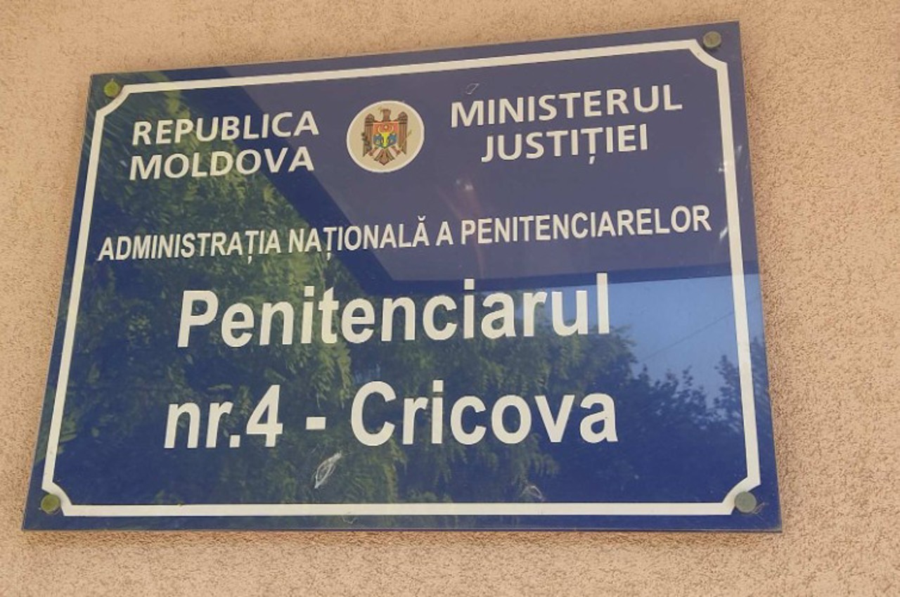 Droguri ascunse în lenjeria intimă și care urmau să ajungă la un deținut: Un angajat al penitenciarului, condamnat la șapte ani de închisoare