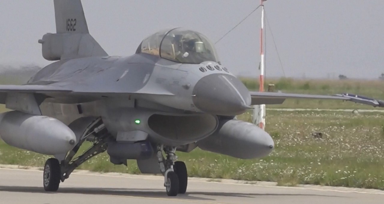 Cele 67 de avioane F-16 ale României, echipate cu rachete performante, gata de intervenție în 15 minute