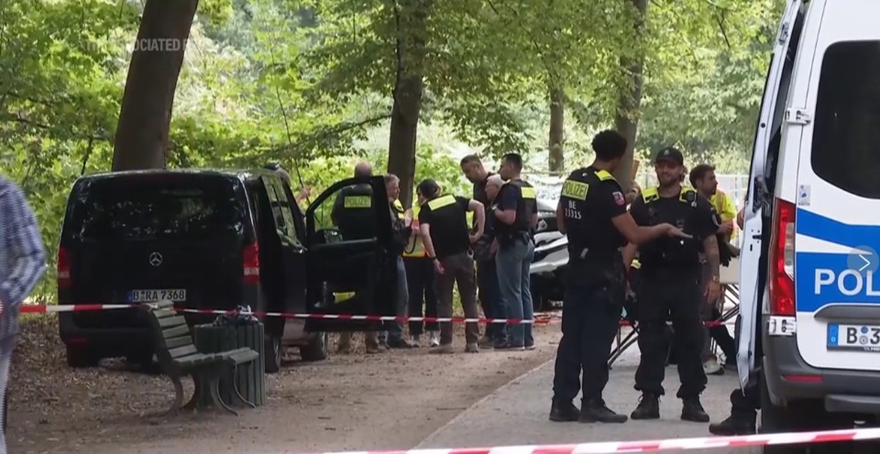 O mașină a intrat în mulțime la Berlin: O persoană a decedatși 29 sunt rănite, autorul atacului - împușcat mortal de polițiști 