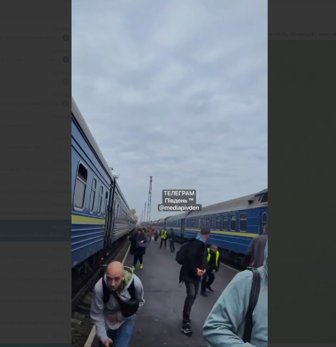 O dronă rusească a atacat un tren în Volîn. Boris Johnson și oficiali europeni se aflau în apropiere