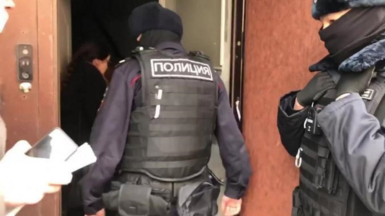 Presiuni asupra presei în Rusia: Doi jurnaliști percheziționați, unul reținut după reportaje despre sacrificarea bovinelor