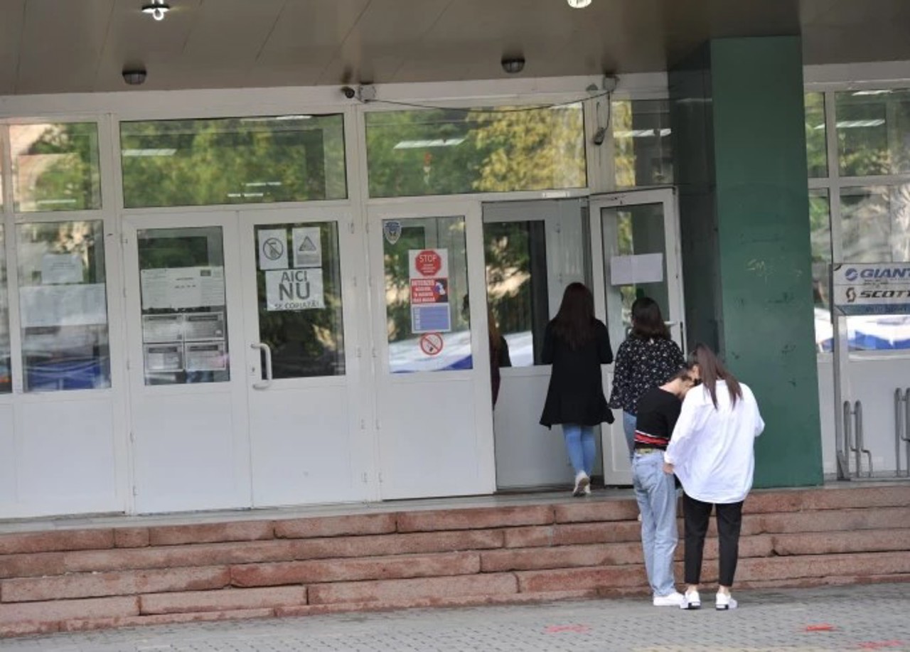 Start pentru admiterea în licee: Mii de absolvenți de gimnaziu din R. Moldova, așteptați să depună cereri online
