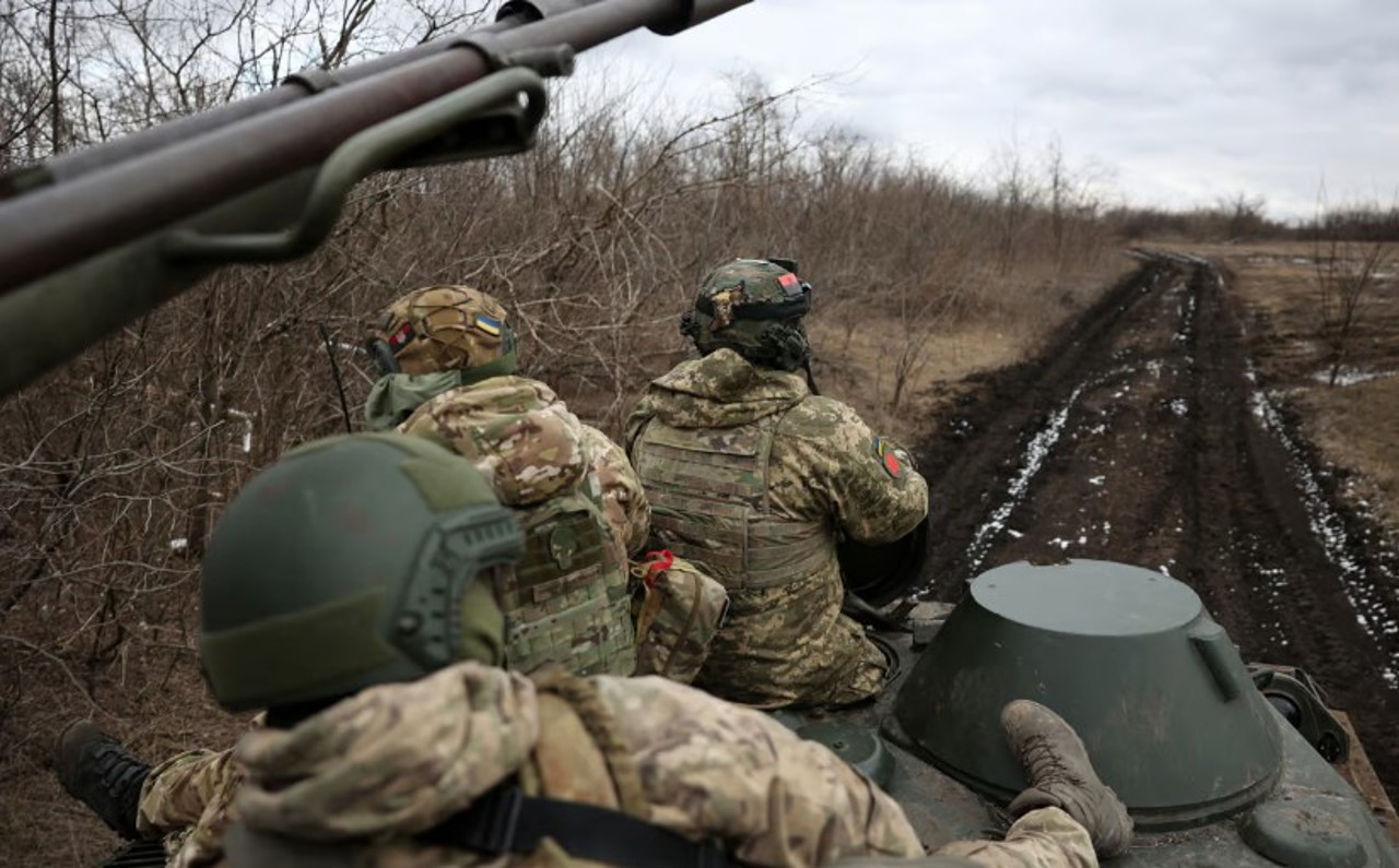 Ukraine Warns of Defeat Risk, Seeks Urgent Western Aid