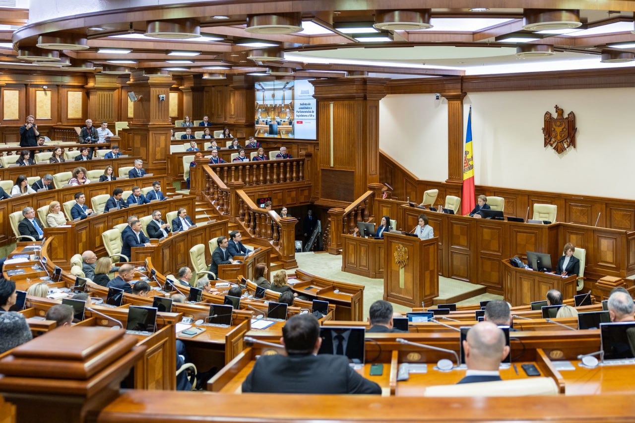 Avocații Poporului și Promo-LEX îndeamnă noul Parlament să fie un model de integritate și transparență