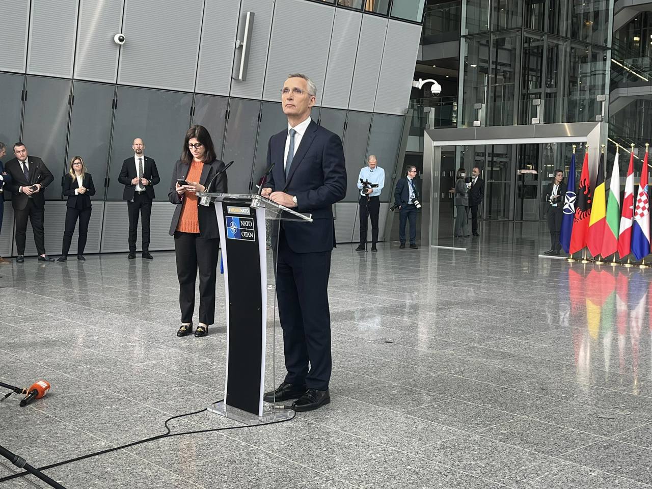 FOTO La Bruxelles se desfășoară reuniunea miniștrilor de Externe ai NATO. Stoltenberg: „Moscova trebuie să înțeleagă că nu își poate atinge obiectivele pe câmpul de luptă”