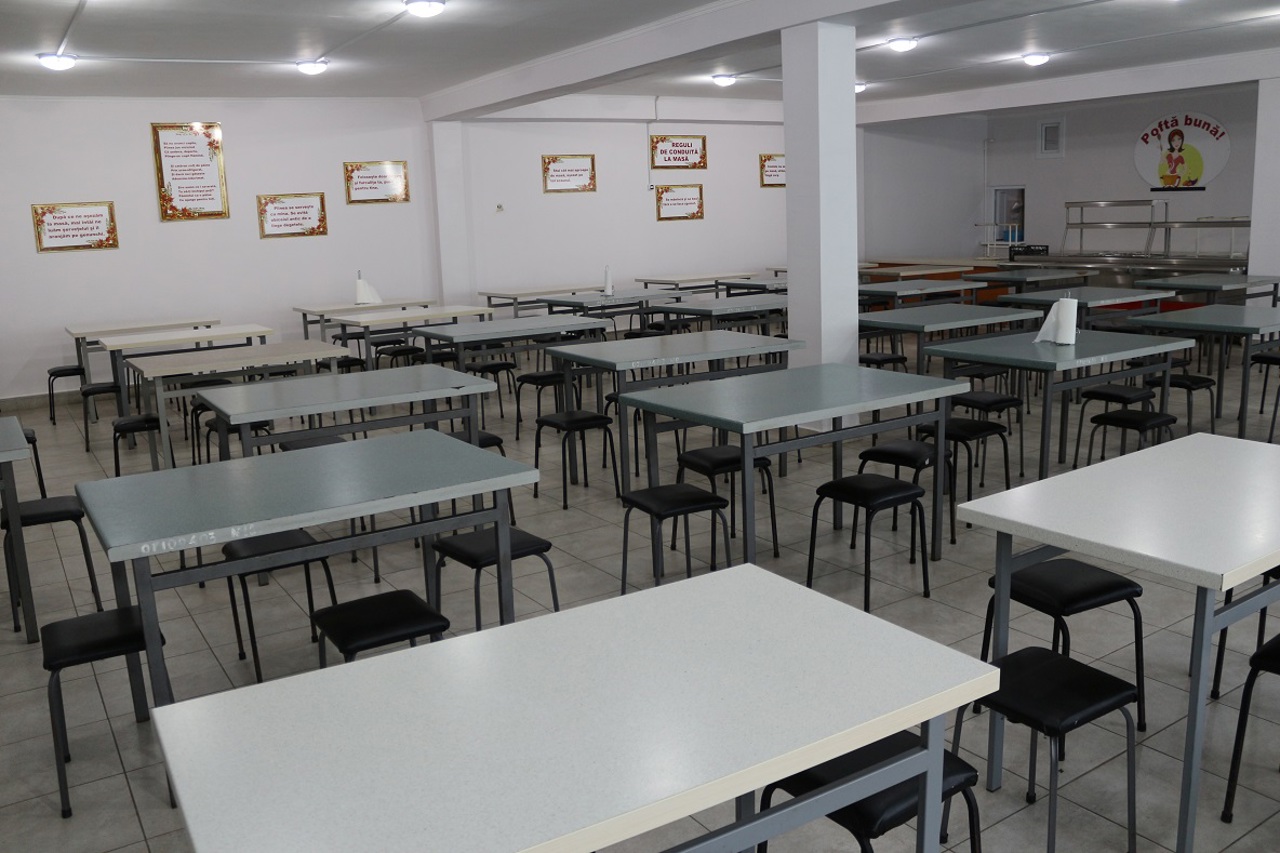 Chișinăul riscă să piardă 100 de milioane de lei pentru cantinele școlare. Cum răspunde Primăria