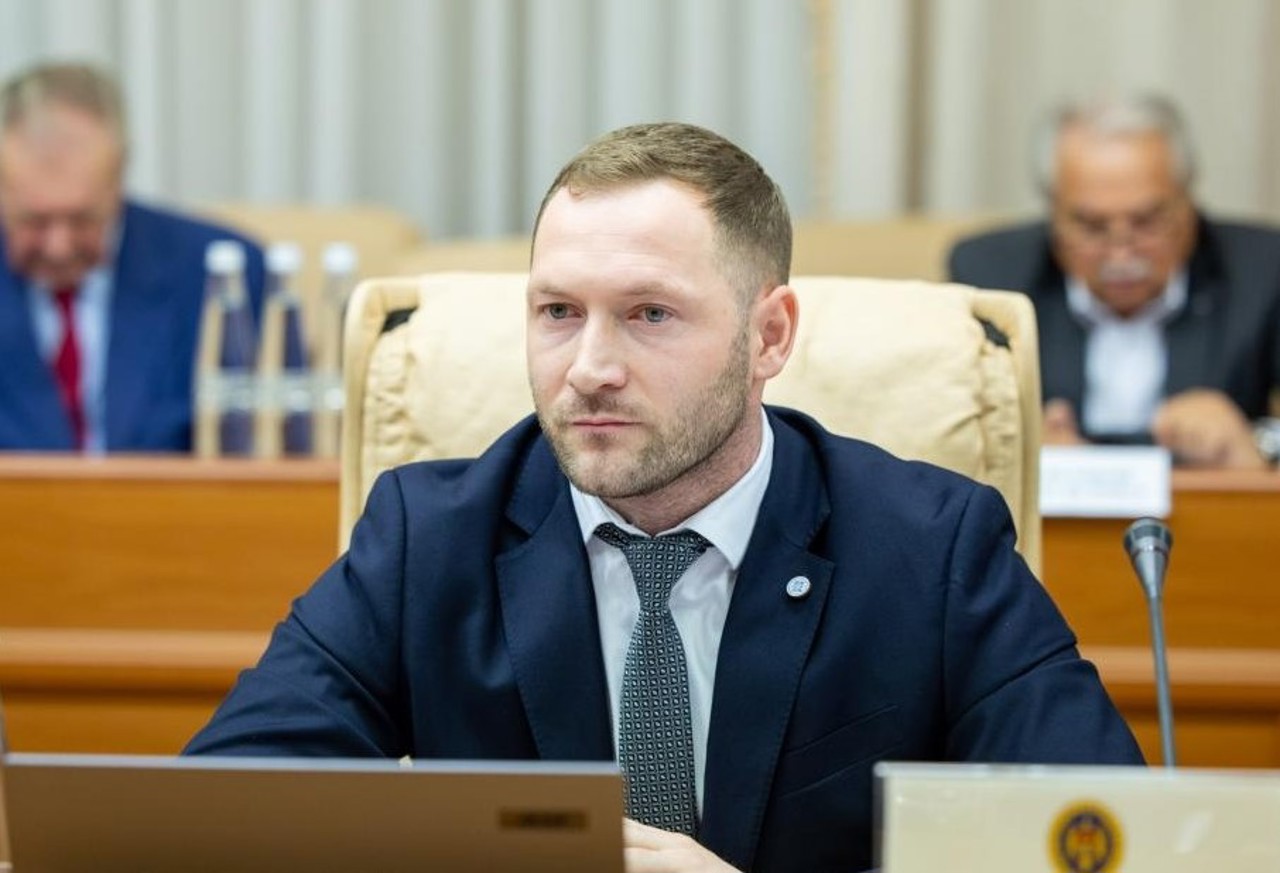 Cooperare R. Moldova - Ucraina după scurgerea de petrol în fluviul Nistru. Ministrul Mediului, la Radio Moldova: „Poluarea e gestionabilă”