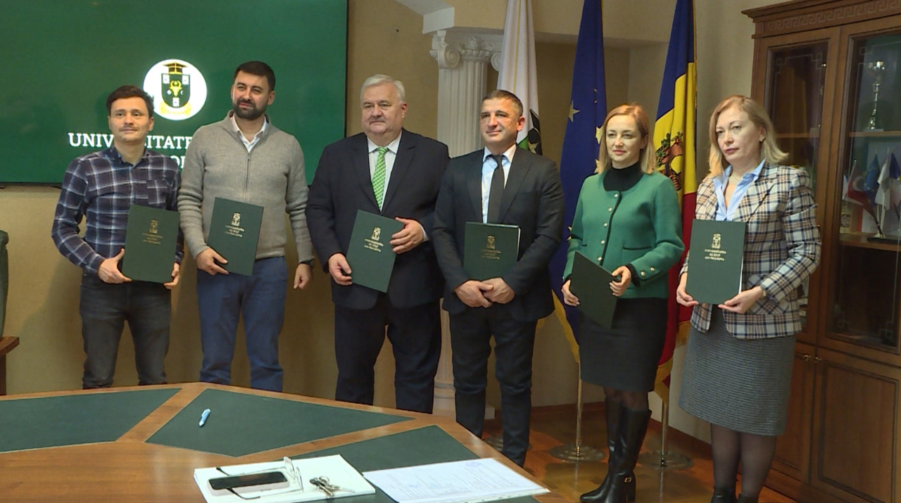 Trei instituții media, inclusiv „Teleradio-Moldova”, semnează acorduri pentru educația duală în jurnalism