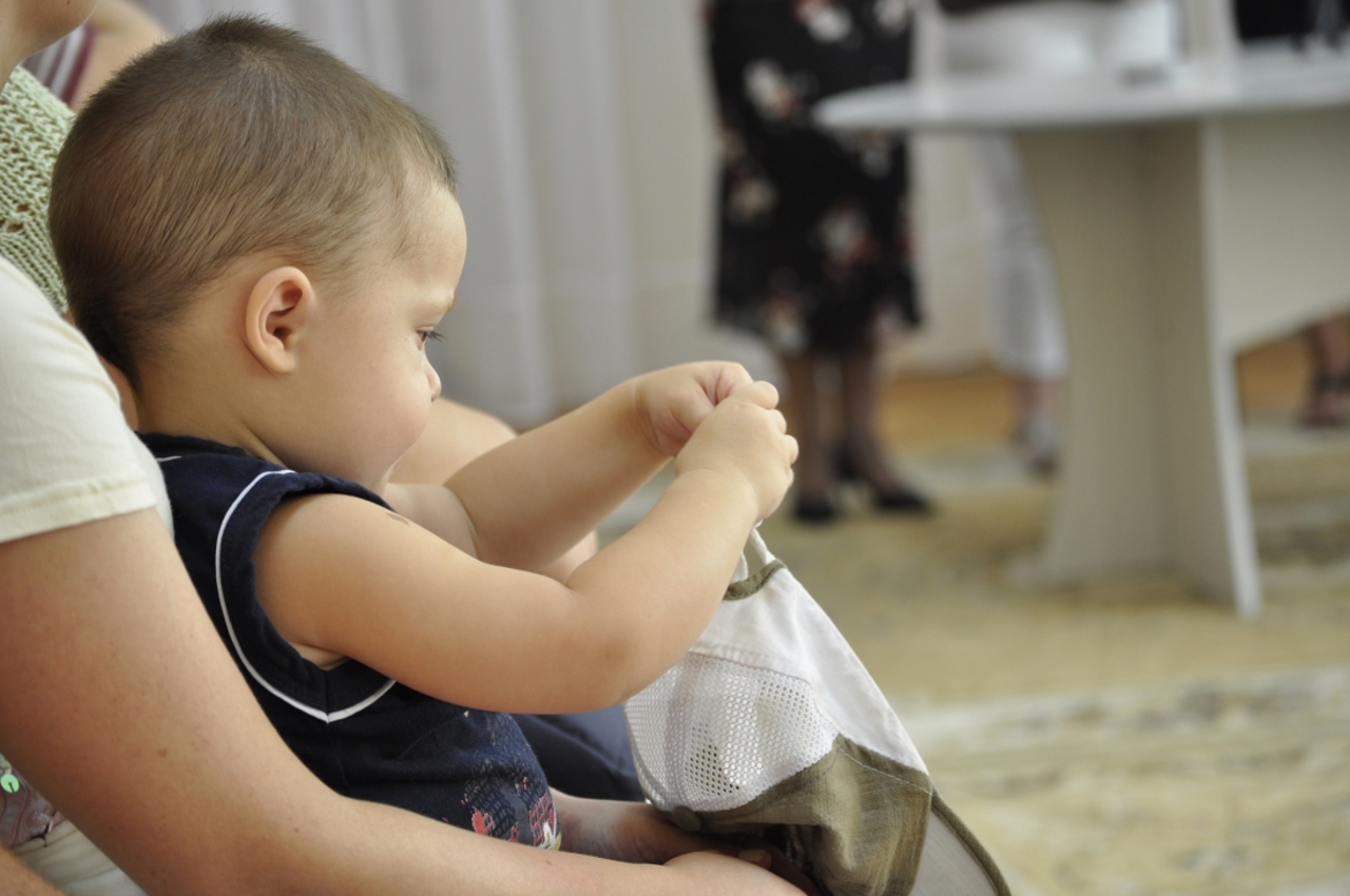 Micuți care își doresc o familie: numărul de copii aflați în centrele de plasament din Chișinău care așteaptă să fie adoptați 