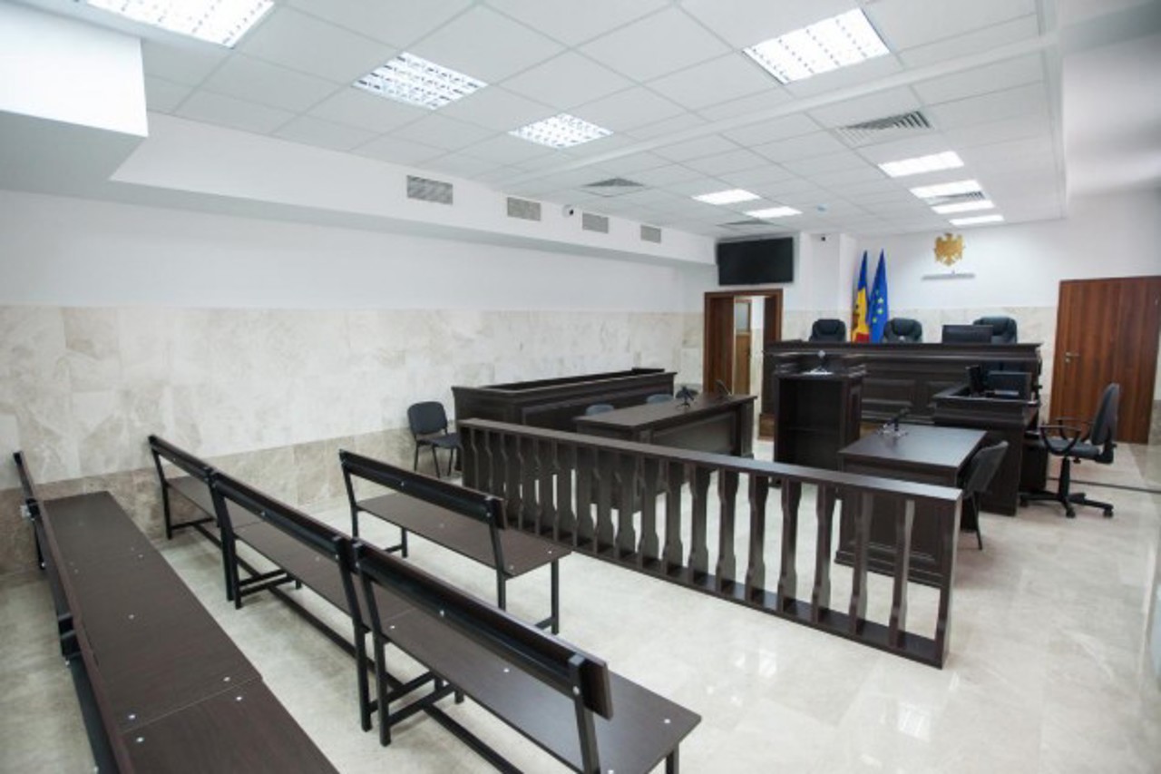 Evaluare externă: Mai mult de o treime din judecării notificați au plecat din sistem înainte de a fi supuși vetting-ului 