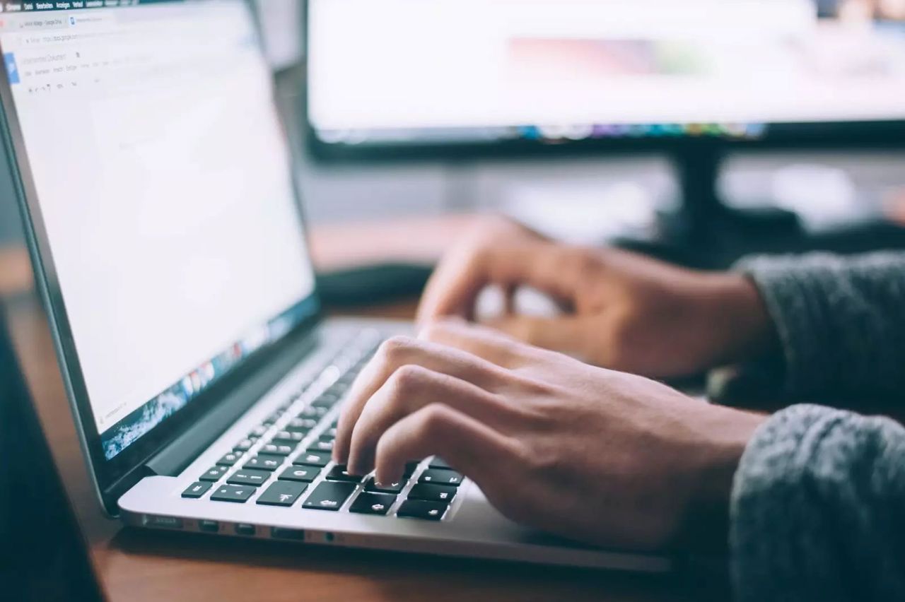 Digitalizare la INSP: Permisele pentru arme civile pot fi solicitate online  