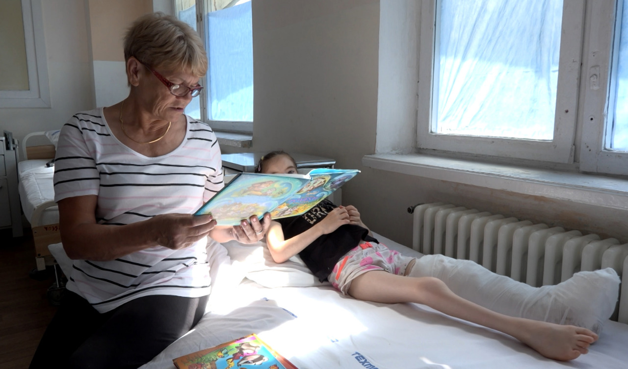 Când mersul devine un vis: lupta unei fetițe pentru pași adevărați